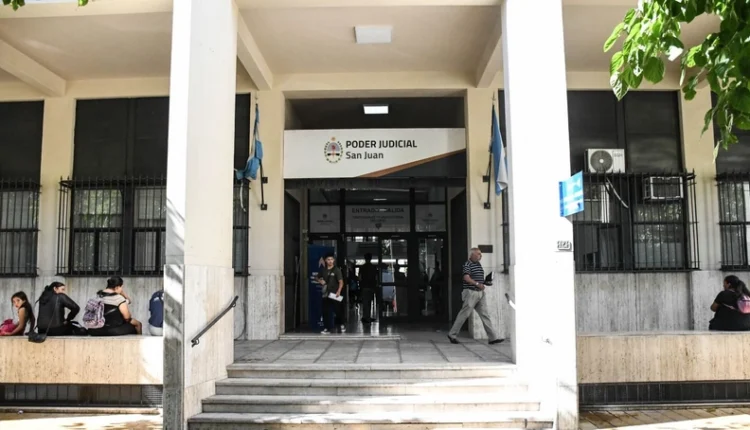 Demora cara: llegó tarde a Tribunales, pasó la noche preso y acordó pagar  millones y seis motos