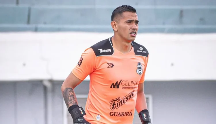Conmoción en el fútbol boliviano: denuncian que un arquero fue amenazado para recibir goles