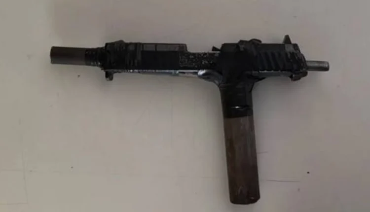 Violento asalto en Concepción: cuatro encapuchados armados con una tumbera irrumpieron en una casa y robaron una notebook