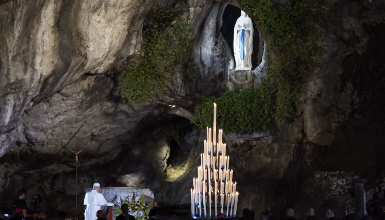 El papa León XIV pidió una Francia “libre de violencia y odio” durante una oración en la ciudad de Lourdes