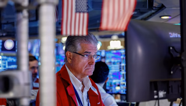 Jornada financiera: el riesgo país rozó los 580 puntos y las acciones argentinas volvieron a caer