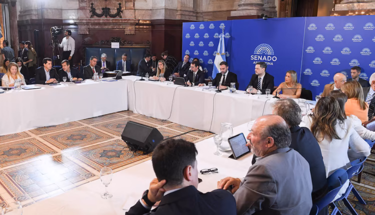 Jubilaciones y deuda, los dos rubros que más se adelantaron en las partidas para este año antes del Presupuesto 2027