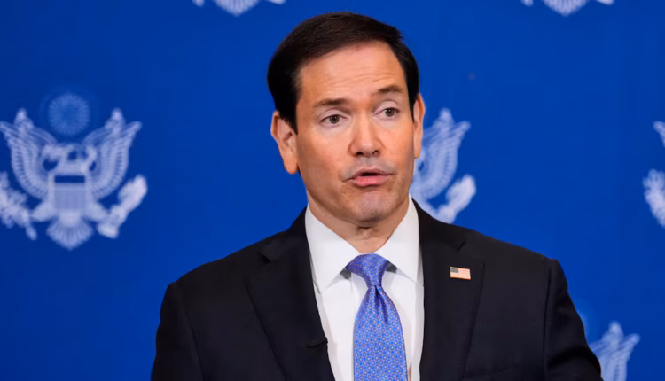 Marco Rubio calificó de “muy serio” el incidente en una base de EEUU en Reino Unido y dijo que hubo un “actor extranjero”