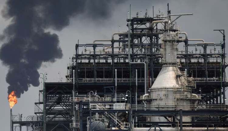 El precio del petróleo cae por tercer día consecutivo en medio de la incertidumbre en Ormuz y Bab el-Mandeb