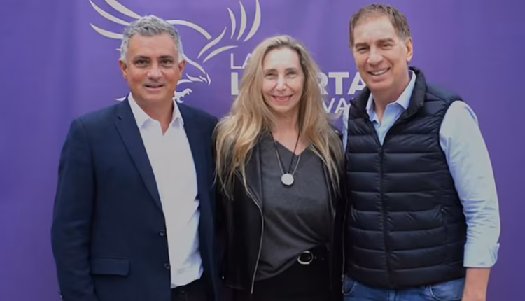 Milei adelanta la campaña en PBA: desembarcará con Santilli en Bahía Blanca y les preparan un acto partidario