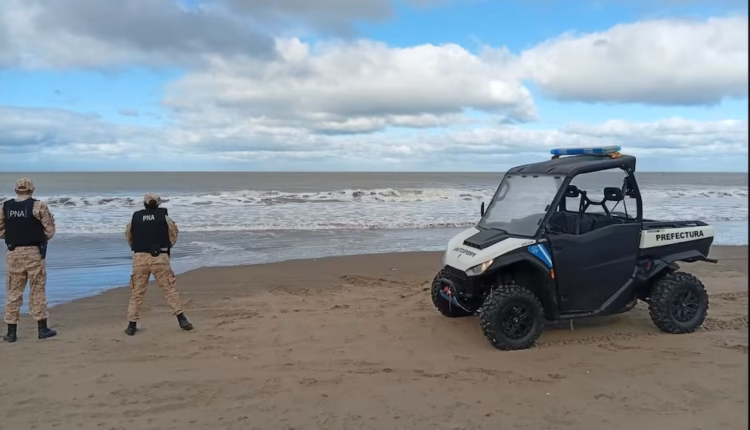Santa Teresita: desesperada búsqueda de dos kayakistas que se metieron al mar en medio de un temporal
