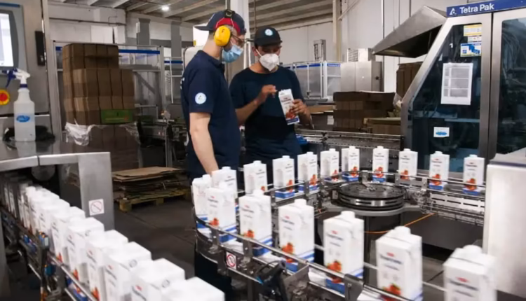 La economía mostró señales de enfriamiento en agosto: cayeron la recaudación, los patentamientos y las ventas de leche