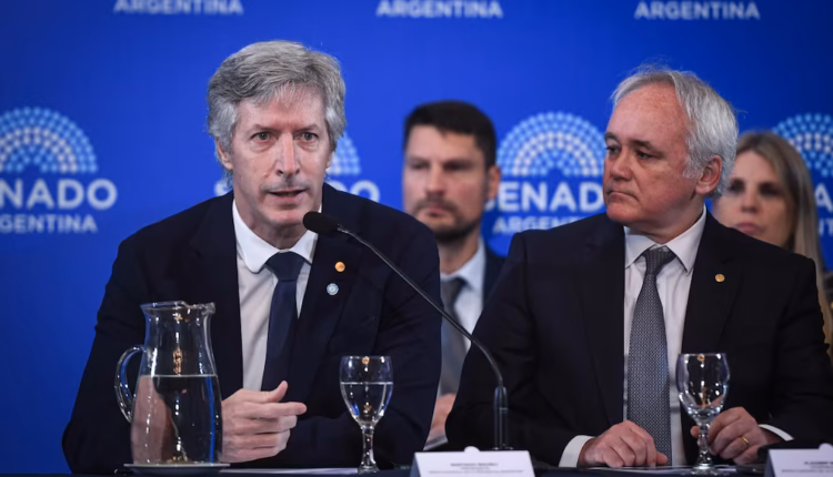 El peronismo pidió citar en forma “urgente” al presidente del Banco Central por el traslado de oro al exterior