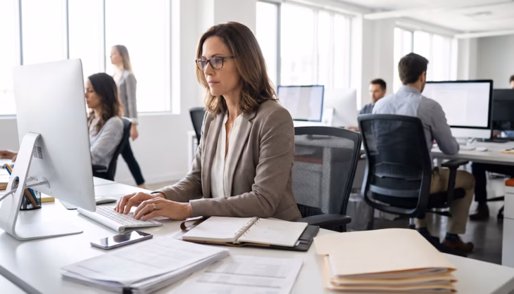 Día de la Secretaria: por qué se celebra el 4 de septiembre y frases para enviar por Whatsapp