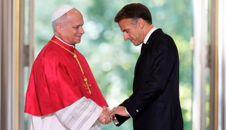 El papa León XIV inició su histórica visita oficial a Francia en medio de fuertes debates políticos y sociales