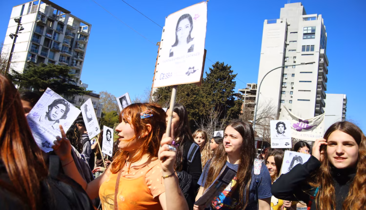 Cientos de estudiantes se movilizaron en La Plata para conmemorar los 50 años de La Noche de los Lápices