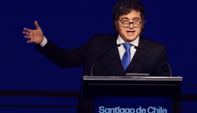 Javier Milei: “El gobierno de Macri se dejó correr por los que tiraron piedras, nosotros no lo vamos a hacer; no vamos a ceder un ápice en nuestras políticas”