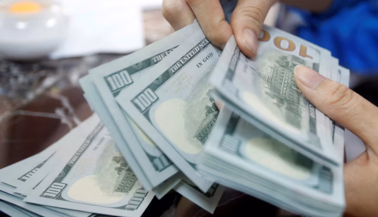 El dólar subió por tercer día consecutivo, pero todavía está 25% debajo del techo de la banda cambiaria