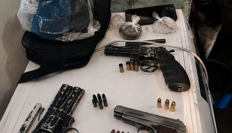Allanamiento en Chimbas por una serie de robos en Rivadavia: secuestraron armas, municiones y plantas de marihuana