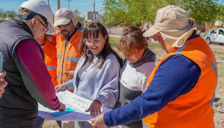 Daniela Rodríguez recorrió las obras de la nueva plaza del Loteo Santa Isabel en Chimbas