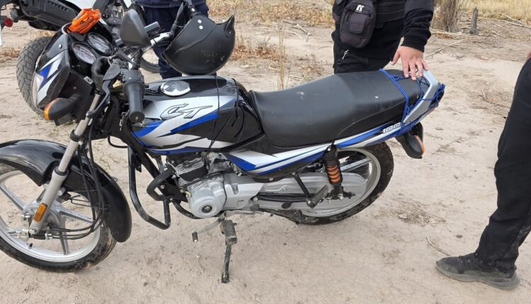 Hallan oculta entre matorrales una moto robada a mano armada en Chimbas