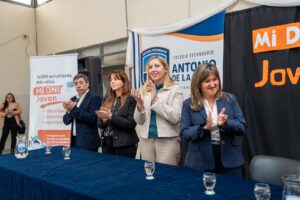 Lanzan “Mi DNI Joven”, el programa que facilita la actualización de documentos en las escuelas