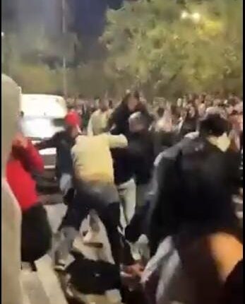 Noche de furia en un local nocturno de Capital: gresca generalizada y disturbios en plena vía pública