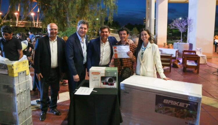 Impulso al trabajo en San Juan: Orrego entregó 640 certificados y herramientas para proyectos de autoempleo