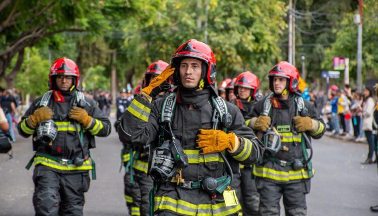 Operativo de emergencia en cinco departamentos tras una ola simultánea de incendios de pastizales