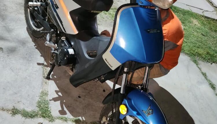 Pocito: asaltaron a golpes a un chofer de Didi en el Barrio Teresa de Calcuta y la Policía recuperó la moto