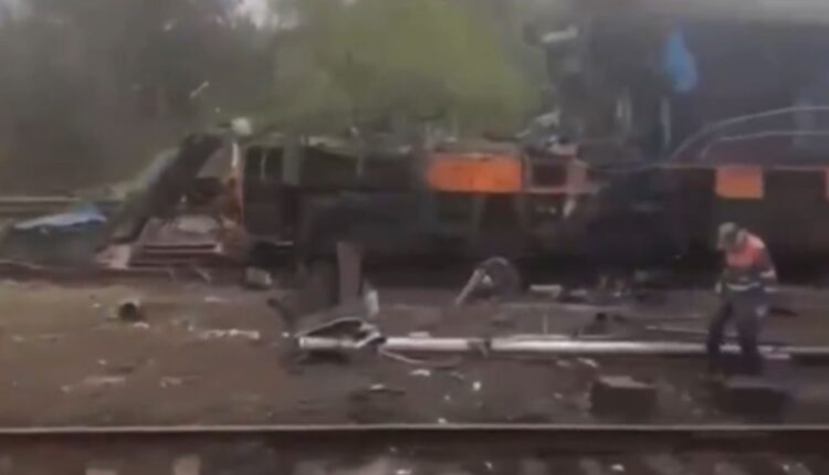 Guerra en Ucrania: Rusia atacó un tren cerca de Polonia y generó alarma en un convoy que llevaba a Boris Johnson