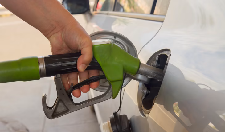 Combustibles: el Gobierno volvió a postergar la suba de impuestos y busca contener el impacto en los surtidores