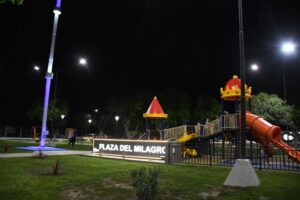 Inauguraron la renovada Plaza del Milagro en Santa Lucía: iluminación LED, juegos y nueva gruta