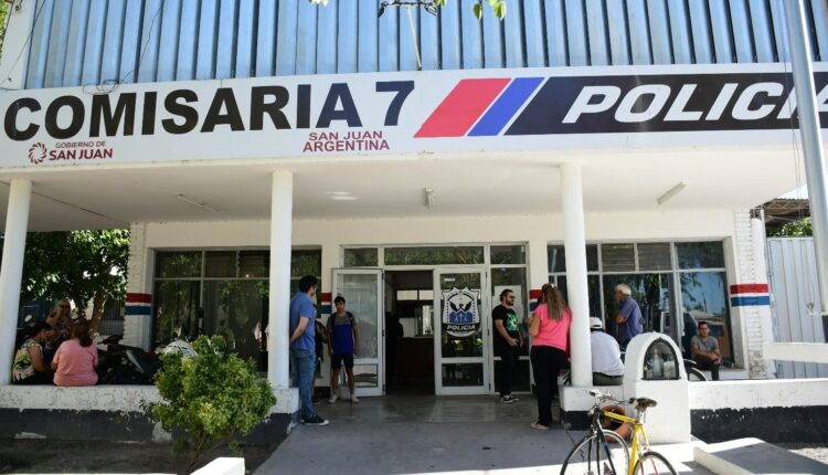 Pocito: un efectivo policial fue atacado con agua hirviendo y puñaladas tras acudir a un llamado por violencia familiar