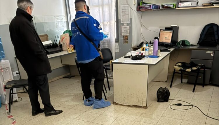 Comisaría 34ª: investigan si el disparo a la agente embarazada fue accidental y el efectivo sigue detenido