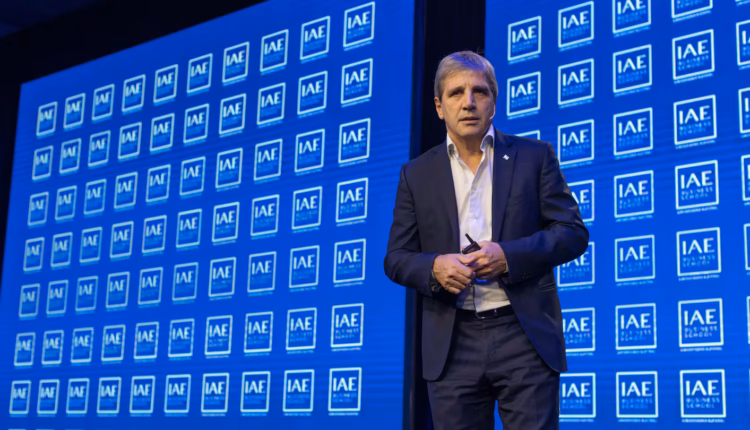 El Gobierno firmó créditos por US0 millones para financiar obras en dos provincias y modernizar sistemas en ARCA