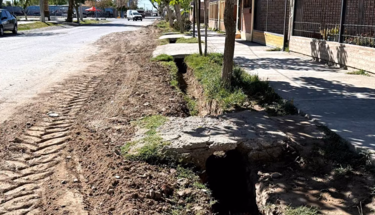 Obras preventivas en 9 de Julio: cavan y limpian acequias en los barrios para mitigar el impacto de “El Niño”
