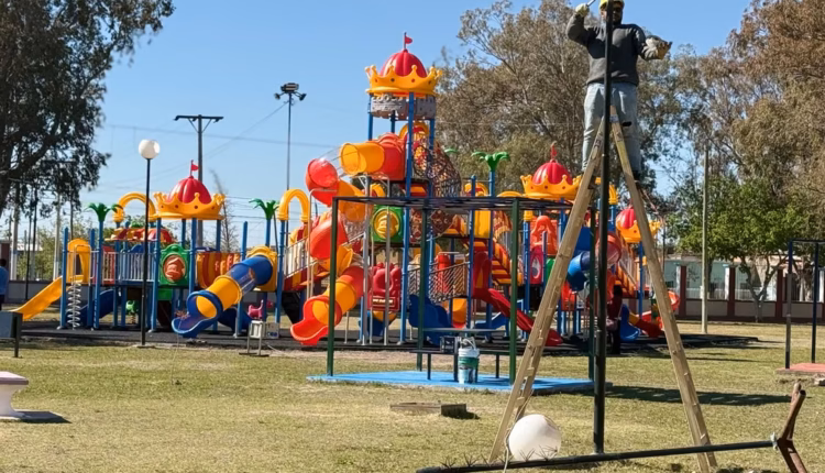 Rawson inaugura un megajuego infantil único en el país y transforma el Parque Papa Francisco