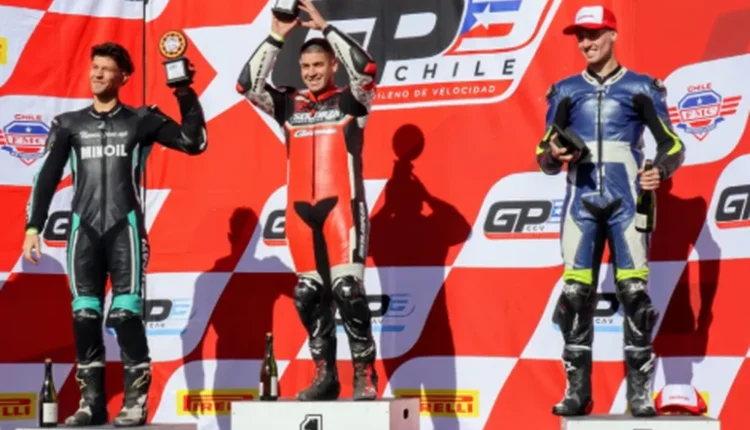 Mateo Bongiovanni hizo podio en El Villicum al finalizar tercero en la categoría SBK PRO