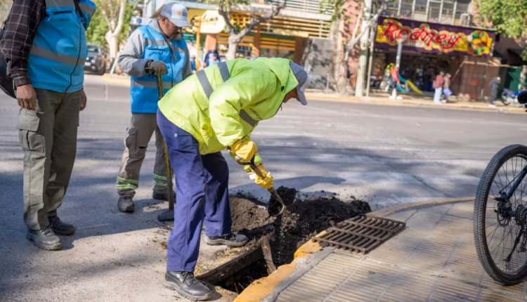 Prevención ante El Niño: Capital refuerza el mantenimiento del sistema de desagüe y apela a la colaboración de los vecinos