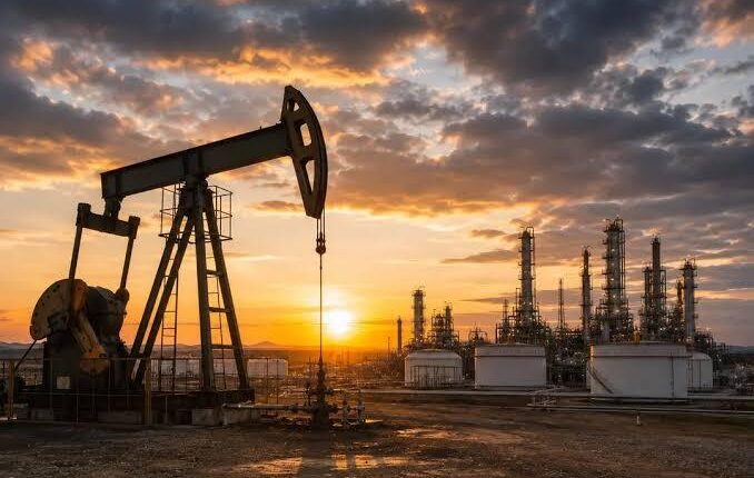 Los precios del petróleo bajan ante las señales de diálogo entre Estados Unidos e Irán