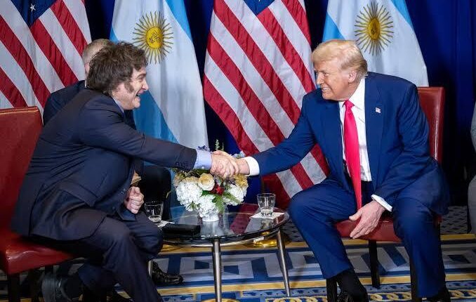 El Gobierno rechazó regular la inteligencia artificial y reafirmó su alineamiento con Donald Trump