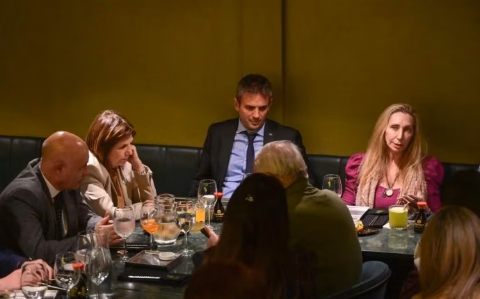Karina Milei reunió a los senadores libertarios en la previa de una sesión clave