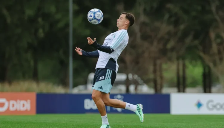 La Selección Argentina se entrenó con la mira puesta en Bolivia y se perfilan los once para el partido del miércoles