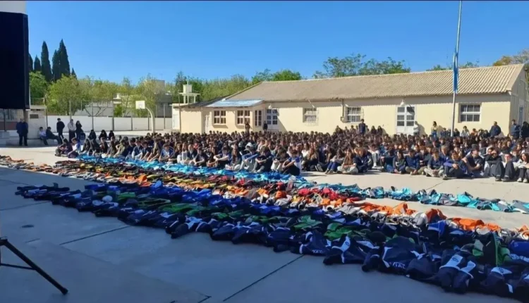 Protesta estudiantil en la Industrial: sentada masiva de alumnos por el manejo del duelo tras la muerte de un compañero