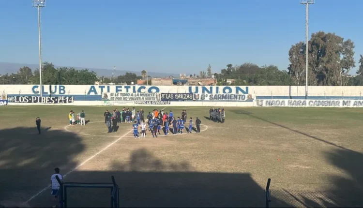 Violencia en el 12 de Octubre: la agresión a un miembro del cuerpo técnico de Unión y el parte médico del jugador de Desamparados