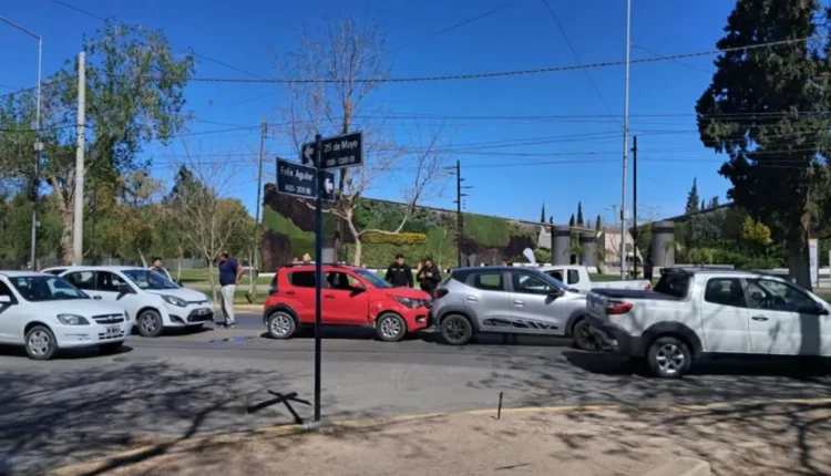 Choque en cadena frente al Parque de Mayo: tres autos colisionaron en Capital