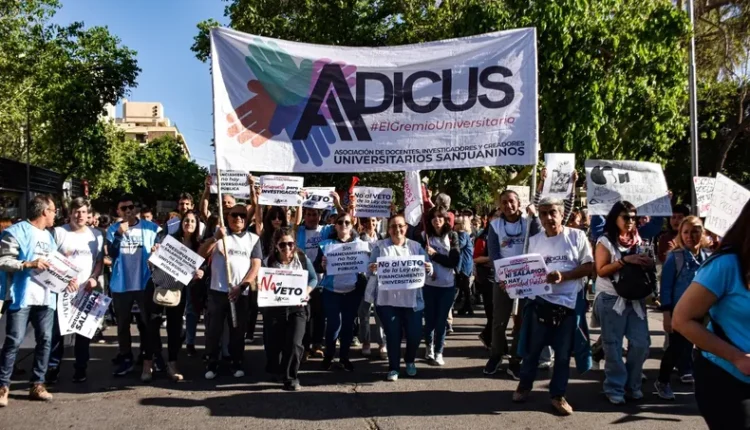 Docentes universitarios en alerta: exigen pago adeudado y preparan un paro nacional de 72 horas