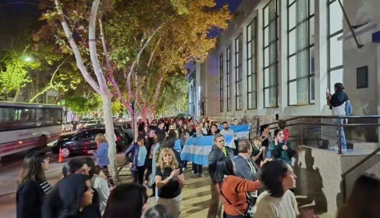 Cansancio en los colegios preuniversitarios: tras un nuevo paro, padres evalúan cambiar a sus hijos de escuela
