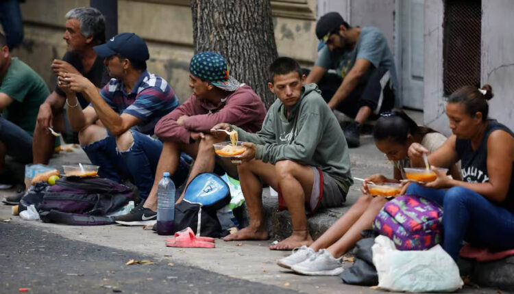 Prevén aumento de la pobreza, pero en el Gobierno esperan mejora hacia fin de año