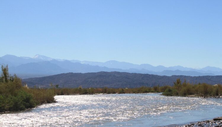 Calingasta intensifica defensas en el Río Los Patos para mitigar el impacto del próximo deshielo