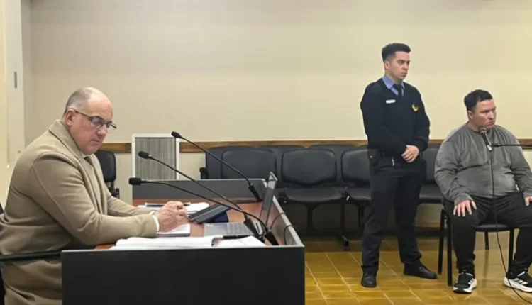 Robo de 28 cubiertas en la Policía: prorrogan por 24 horas la detención del cabo imputado