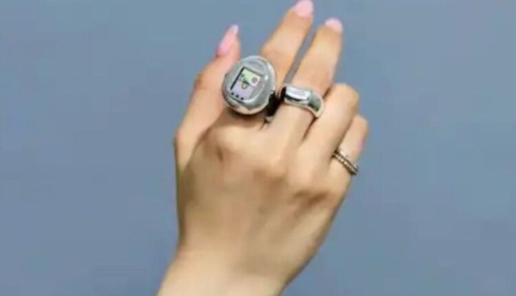 El Tamagotchi de los 90 vuelve en forma de anillo: ¿cómo funciona y cuánto vale?