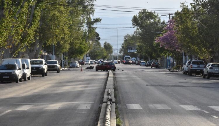 Feroz choque frontal en Rivadavia: un motociclista y una automovilista terminaron internados en grave estado
