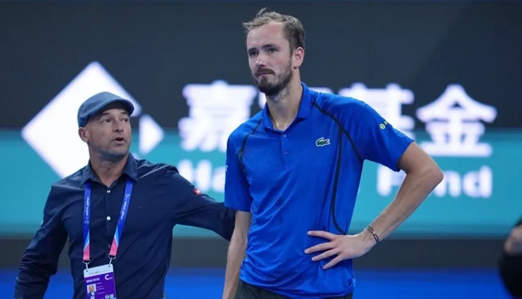 Polémica en el China Open: descalificaron a Medvedev tras golpear a un espectador